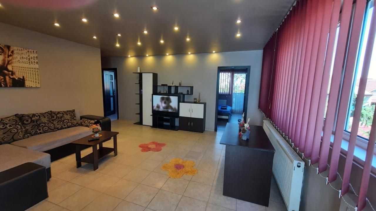 Spacious, Modern Condo In New Villa - Sleeps 6 Бухарест Екстер'єр фото