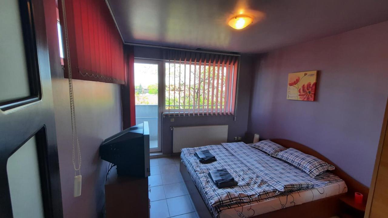 Spacious, Modern Condo In New Villa - Sleeps 6 Бухарест Екстер'єр фото