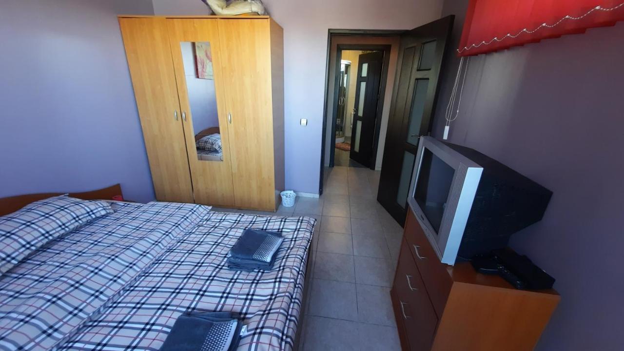 Spacious, Modern Condo In New Villa - Sleeps 6 Бухарест Екстер'єр фото