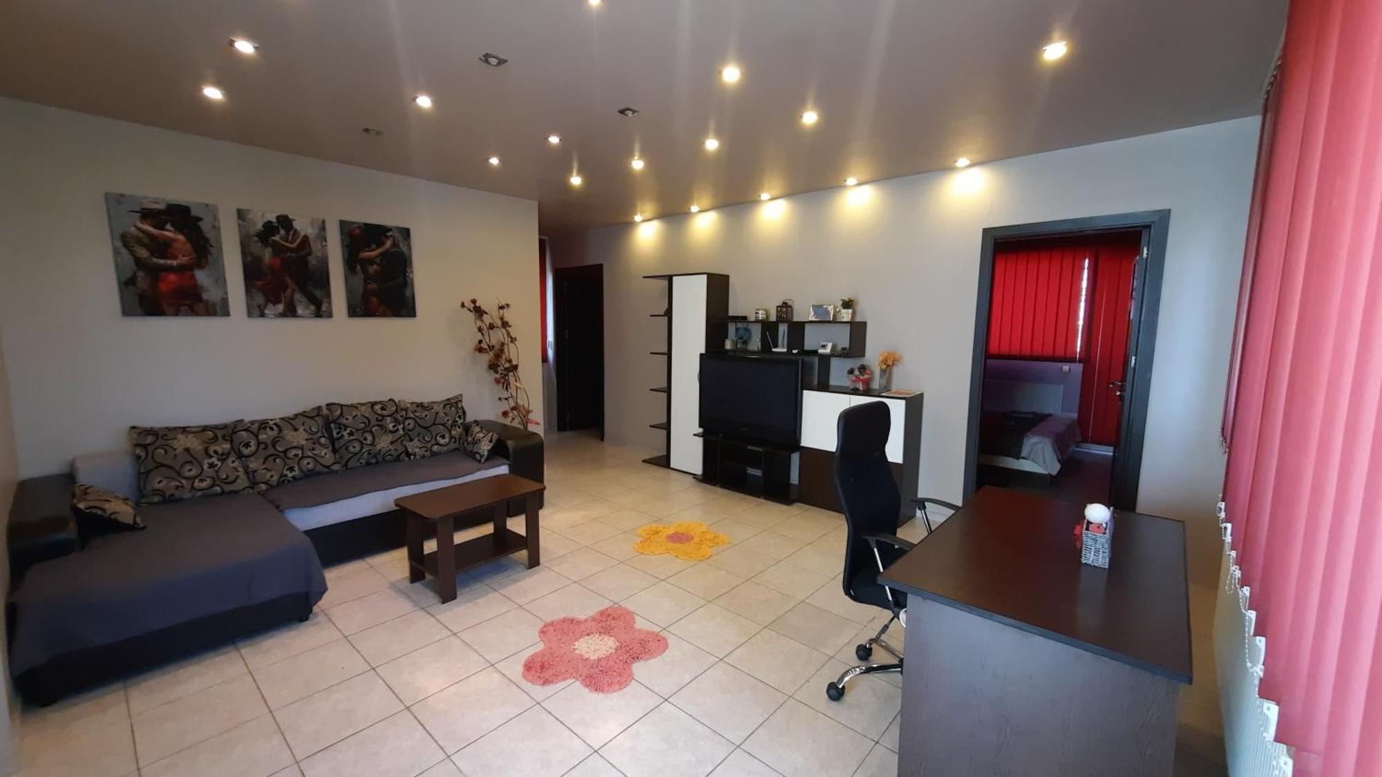 Spacious, Modern Condo In New Villa - Sleeps 6 Бухарест Екстер'єр фото